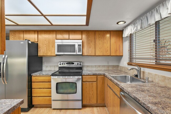 Building Photo - Charming 3 BR, 2 BR Mt. Pleasant Home.
