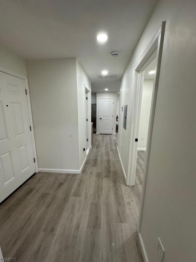 Building Photo - 112 Fairview Ave