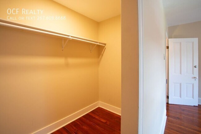 Building Photo - 2211 Bainbridge St