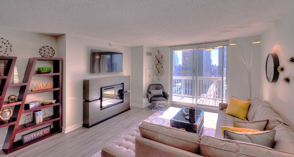 Building Photo - 601 N State St