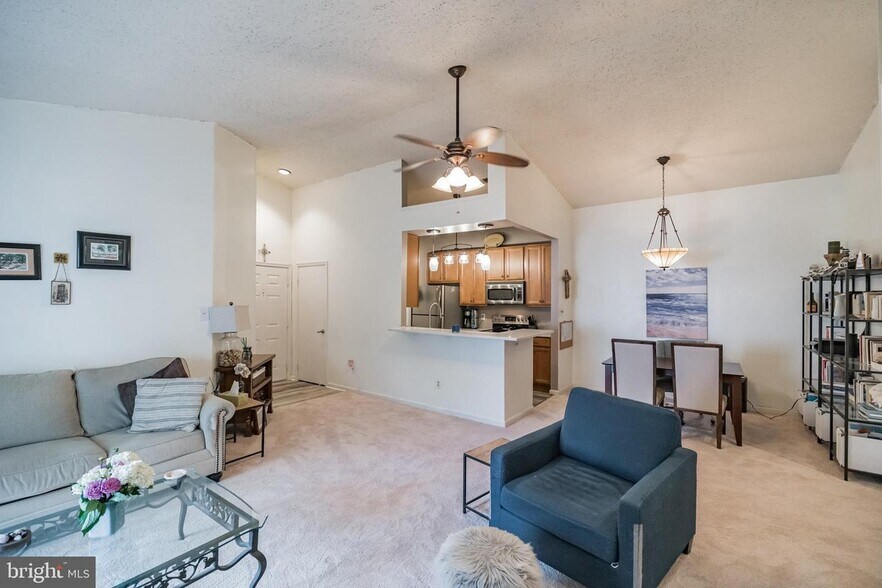 Building Photo - 7705 Lafayette Forest Dr