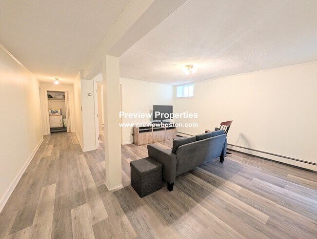 Building Photo - 17 Matchett St