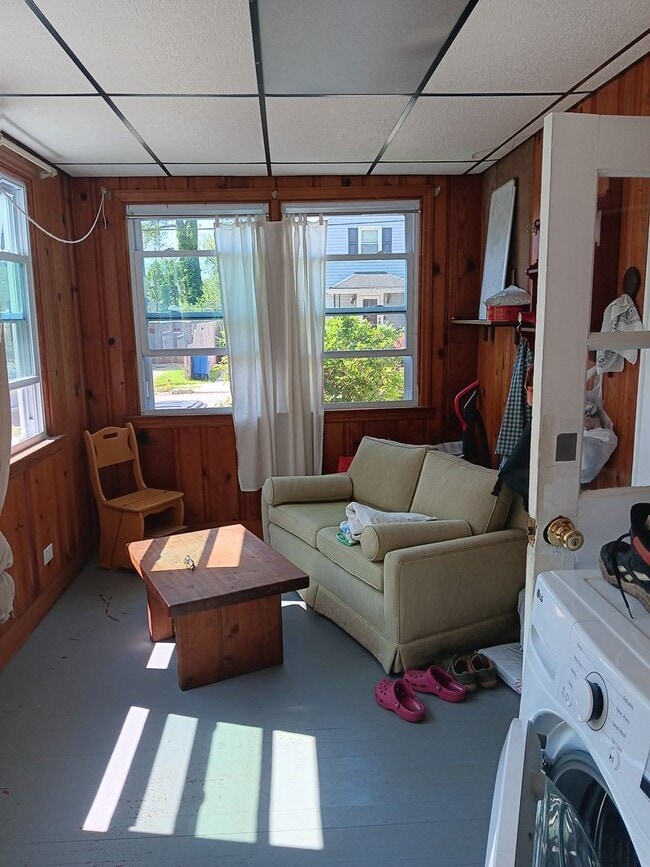 Building Photo - 2 Bedroom, 1 Bath Single Family Home on Cu...