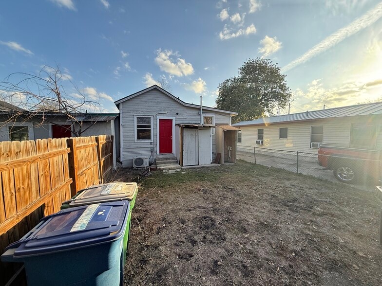 #103 - 603 Gladstone
