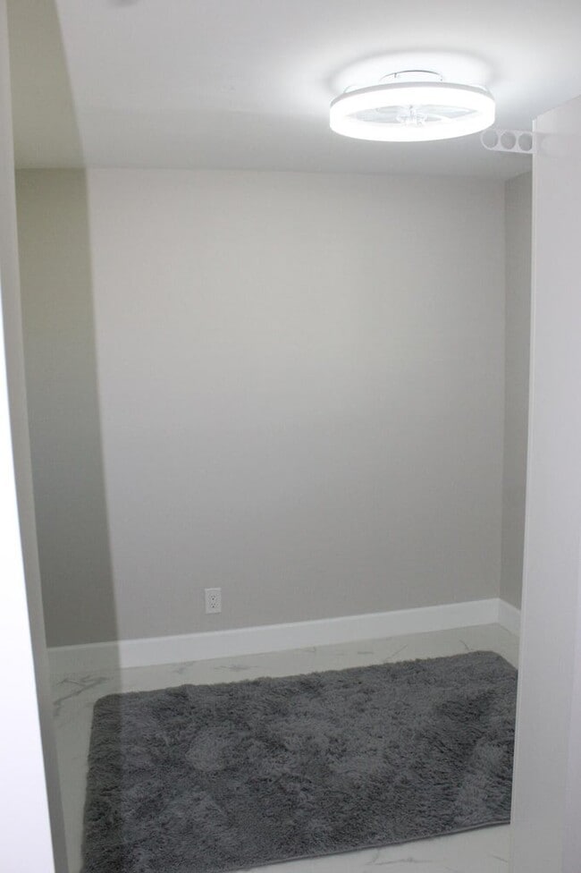 Building Photo - 2719 Peer Ln