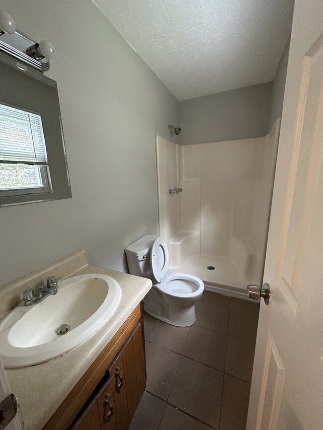 Building Photo - 3 BDR/2 Bath with 2 basement rooms on Suga...