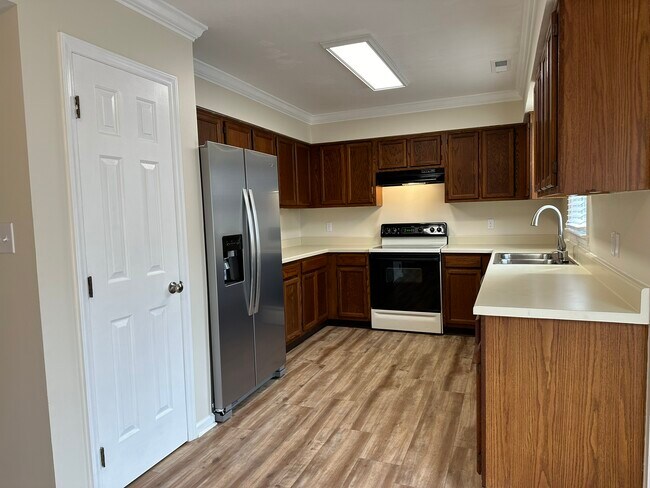 Building Photo - 328 Brookside Ct