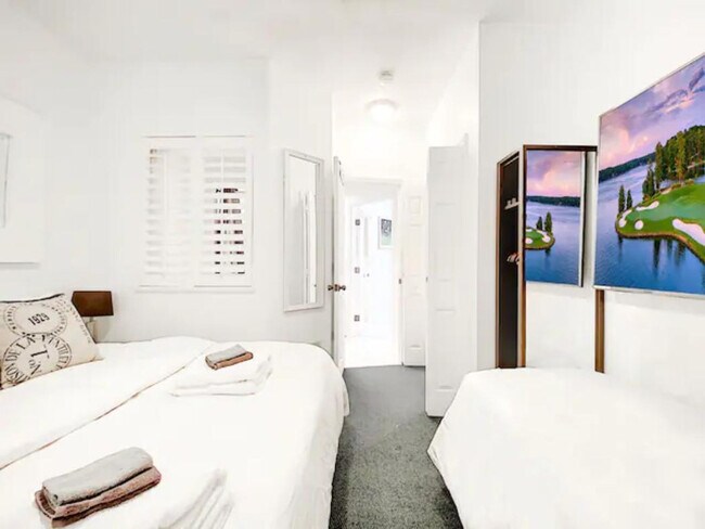 Building Photo - 1916 Perfect Dr