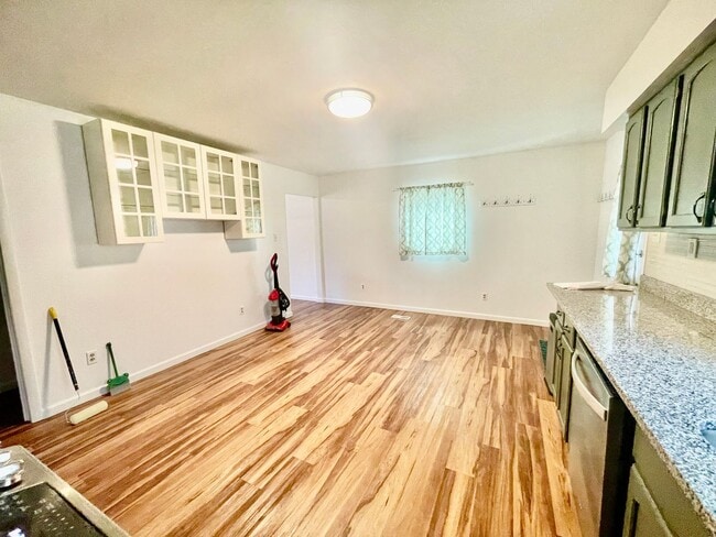 Building Photo - 3 Bed 1 Bath- Pittsburgh PA