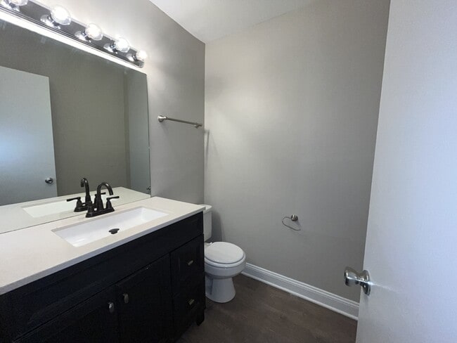 Building Photo - 1212 Schaub Dr