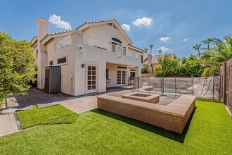 Building Photo - Welcome to your private Oasis!!