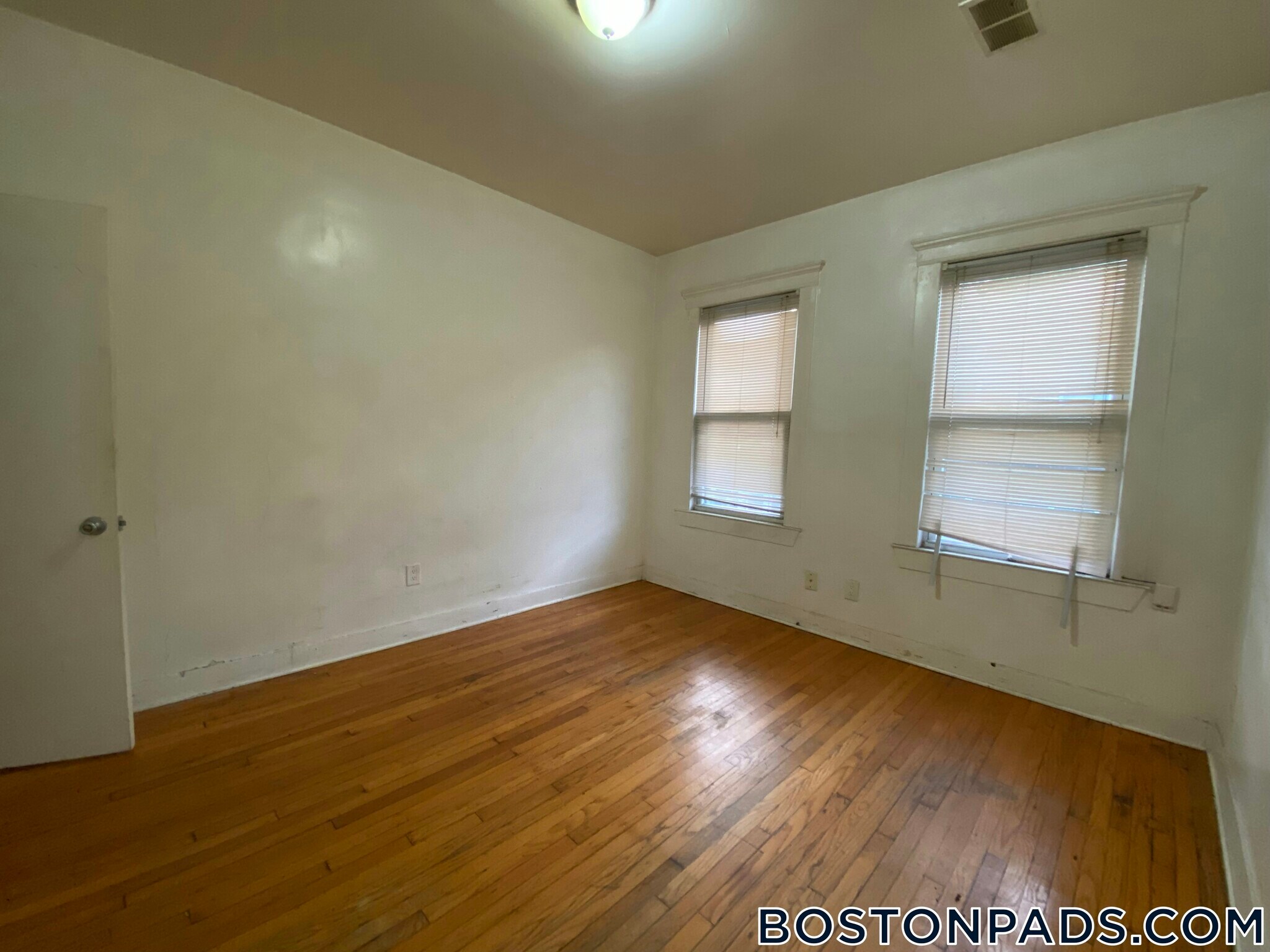 Building Photo - 26 Schuyler St