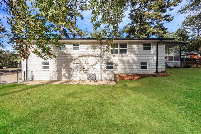 Building Photo - 3702 Chesapeake Way