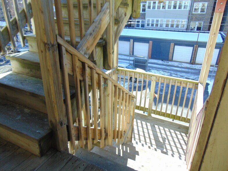 Building Photo - 2209 E 70th St