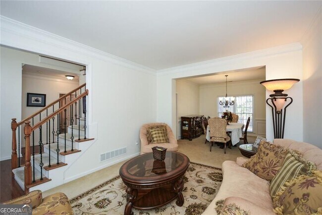 Building Photo - 305 Collegiate Dr