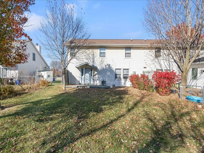 Building Photo - Sover's Duplex