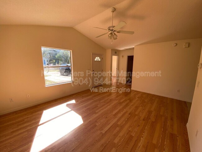 Building Photo - 908 Helen St