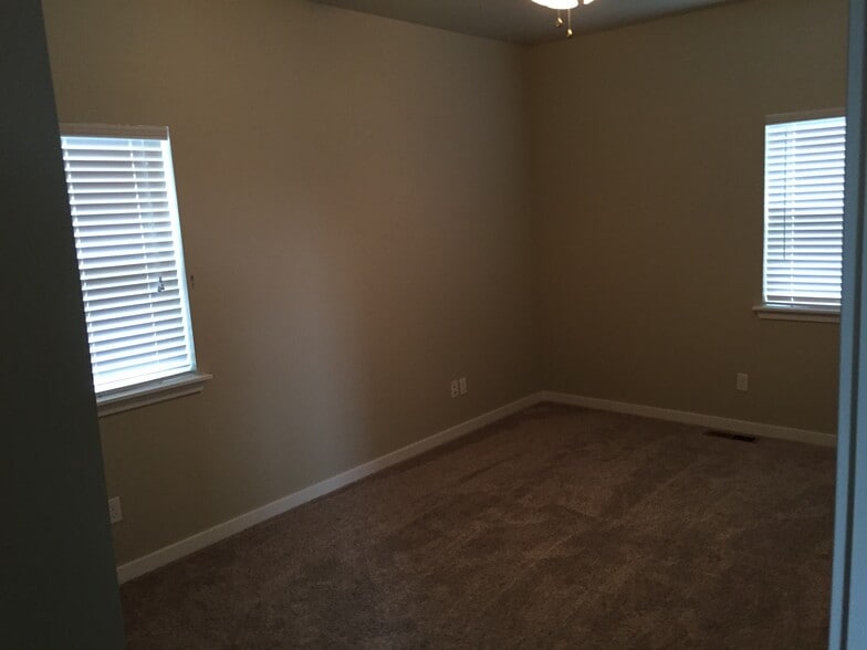 Building Photo - 726 Edgewood Pl