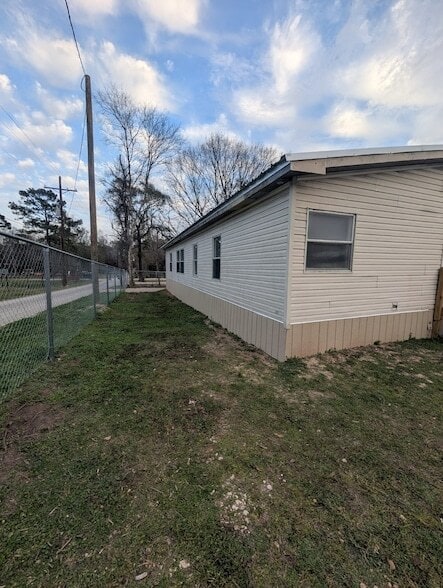 Building Photo - 12070 Clark Ln