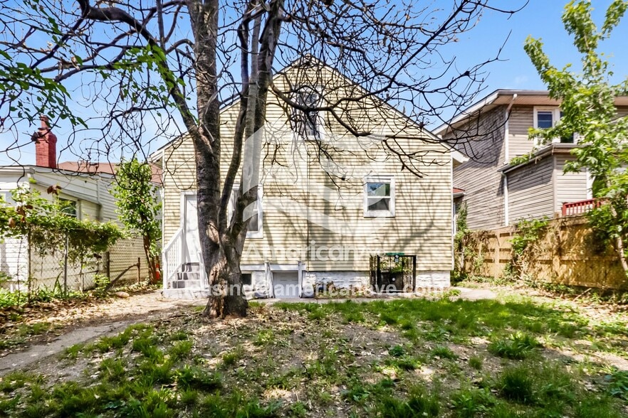 Building Photo - 2220 Grand Ave