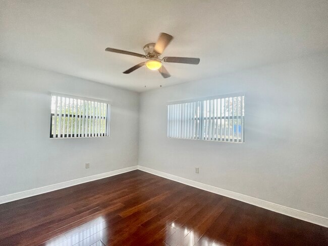 Building Photo - 1730 Long St