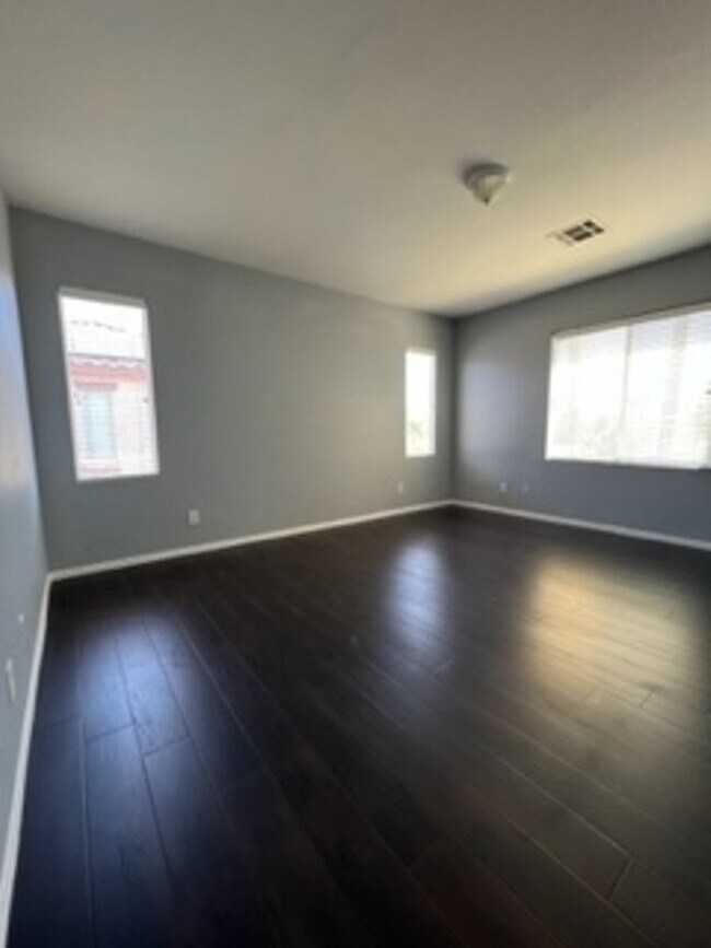 Building Photo - SOUTHERN HIGHLANDS BEAUTY!