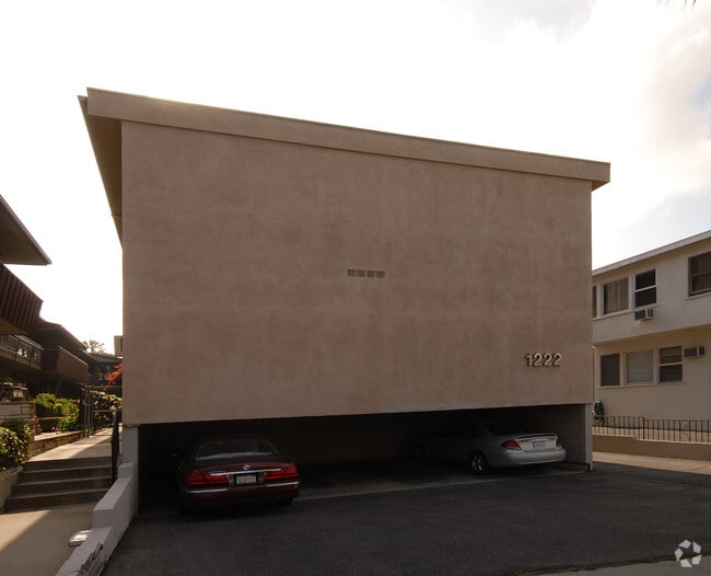 Building Photo - 1222 N Harper Ave