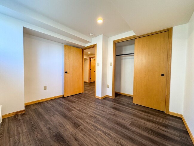 Building Photo - 1139 Cathedral Point Dr