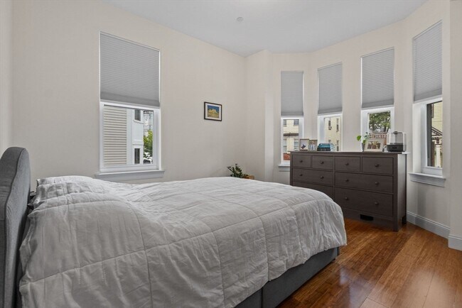 Building Photo - 44 W Eagle St