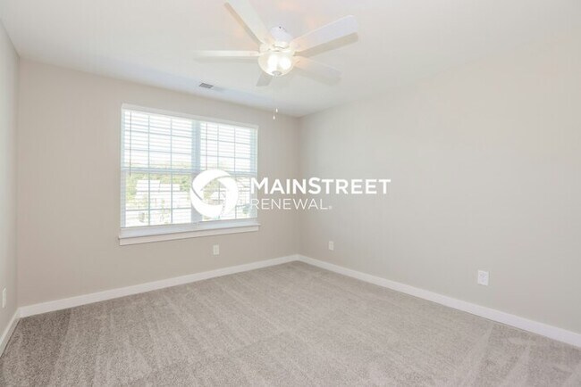 Building Photo - 4 Bedroom Pet-Friendly Home in Murfreesbor...