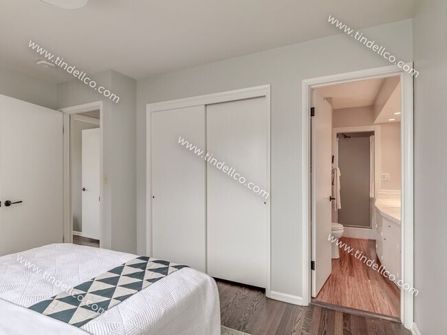 Building Photo - Spacious Mid-Century Modern Home in Counci...
