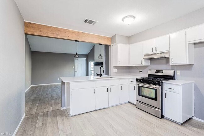 Building Photo - 4900 E Stassney Ln