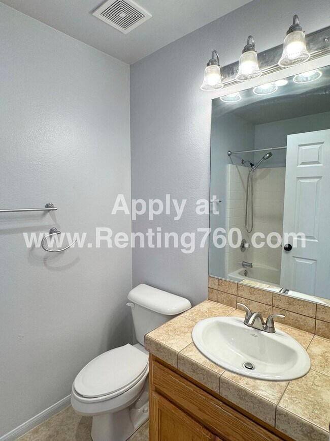 Building Photo - Clean and Well Maintained 2 Bed Home Near Military base