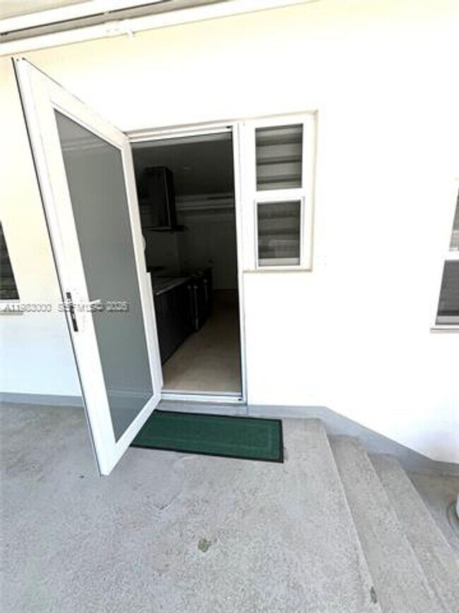 Building Photo - 10190 Collins Ave