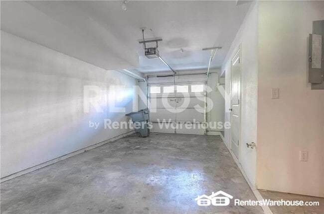 Building Photo - 3 Bedroom / 3.5 Bath Townhouse Near KU MED -  Available in August