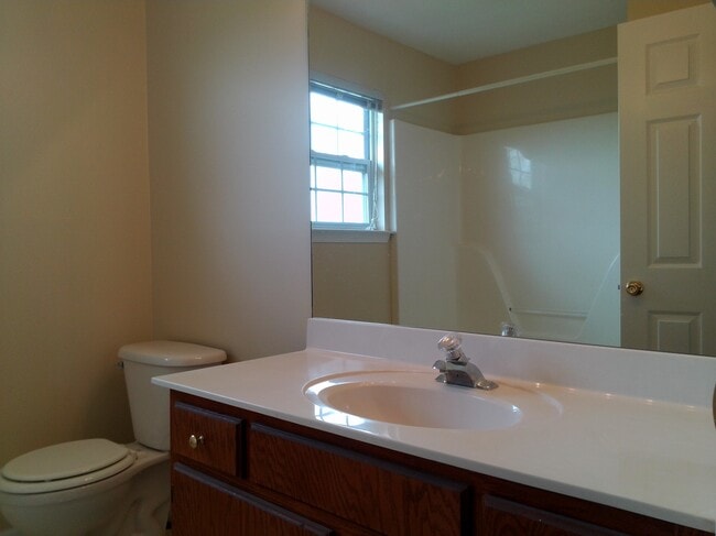 Building Photo - 427 Parrish Hill