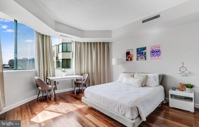 Building Photo - 955 26th St NW