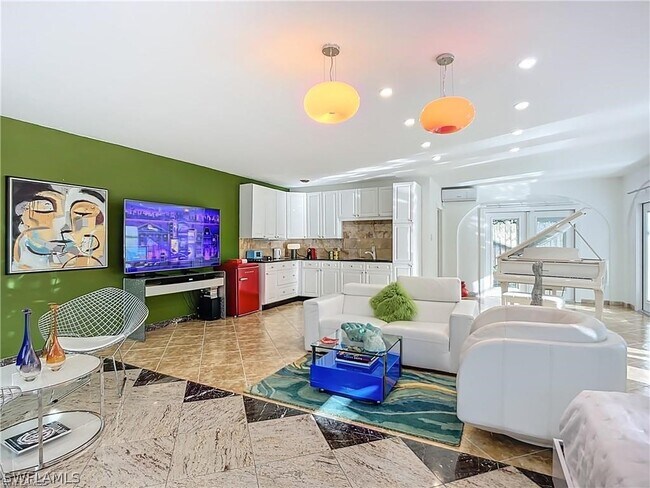 Building Photo - 10242 Vanderbilt Dr