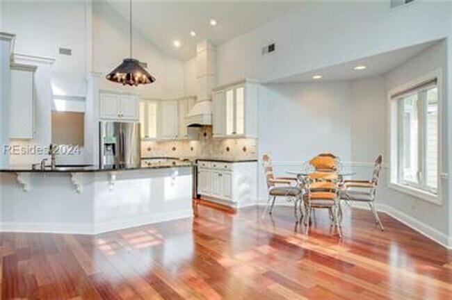 Building Photo - Welcome To Rosehill
