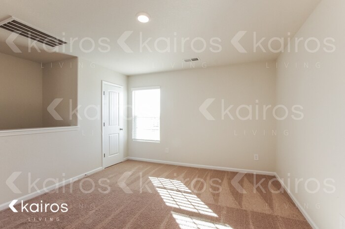 Building Photo - 207 Common Reed Dr