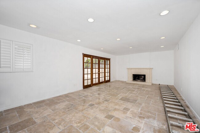 Building Photo - 22601 Dardenne St