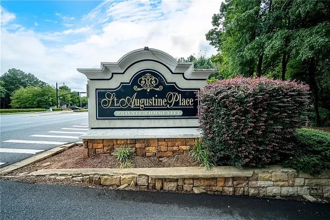 Building Photo - 1404 Augusta Dr SE