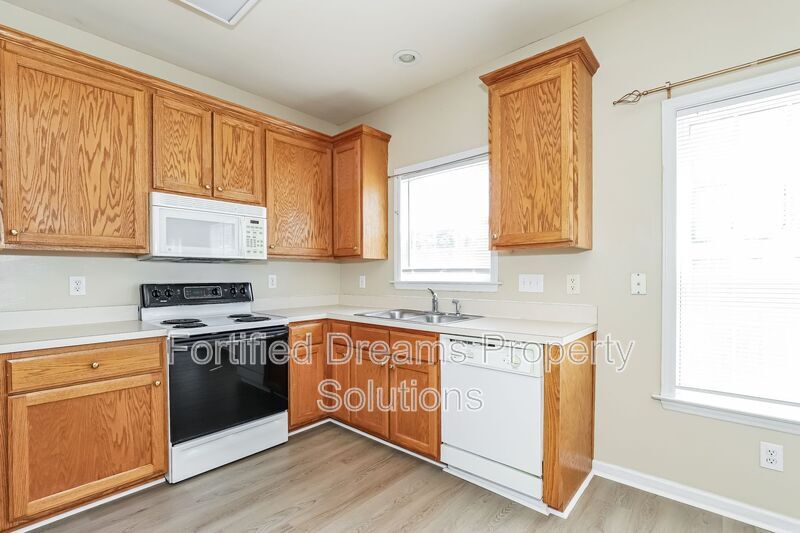 Building Photo - 8 Millpath Ln