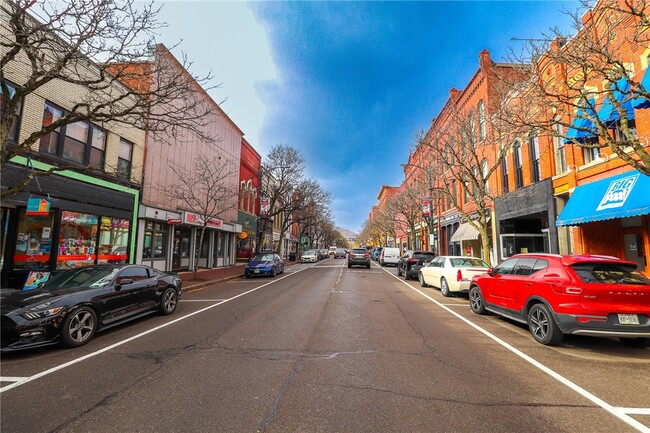 Building Photo - 64 E Market St