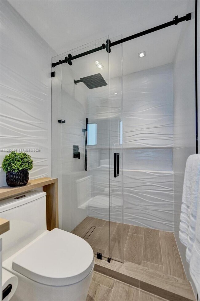 Building Photo - 2066 NE 174th St