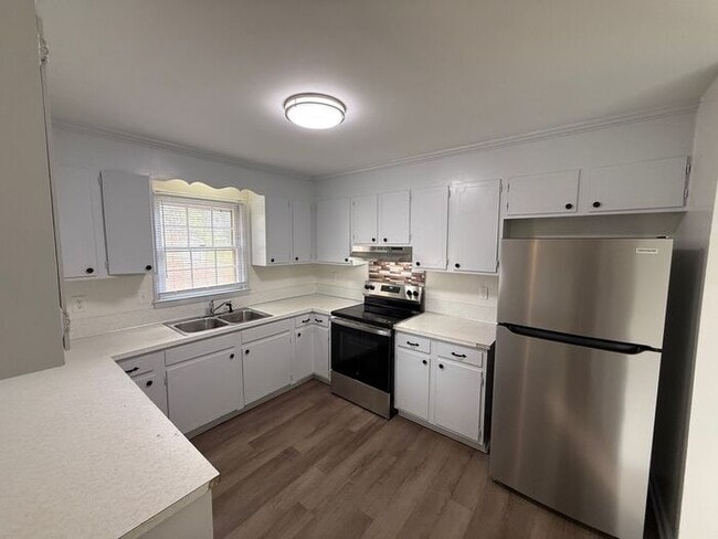 Building Photo - Newly Renovated 3-Bedroom Ranch with Spacious Yard!