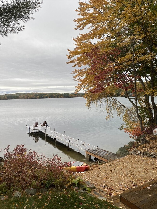 Building Photo - 19 Mirror Lake Dr