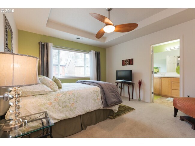 Primary Bedroom - 1120 SE Tamora Ave