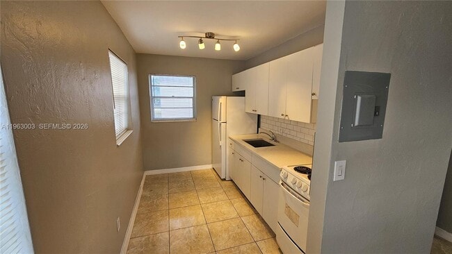 Building Photo - 6204 Dewey St