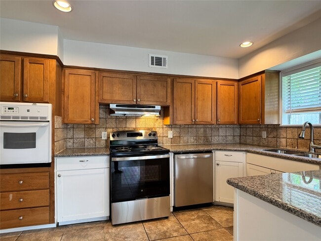Building Photo - 5139 Indigo St
